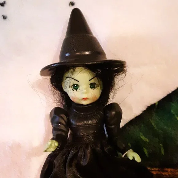 COPY - Wizard of Oz Madame Alexander McDonalds Wicked Witch West Pre-Owned - Picture 2 of 13